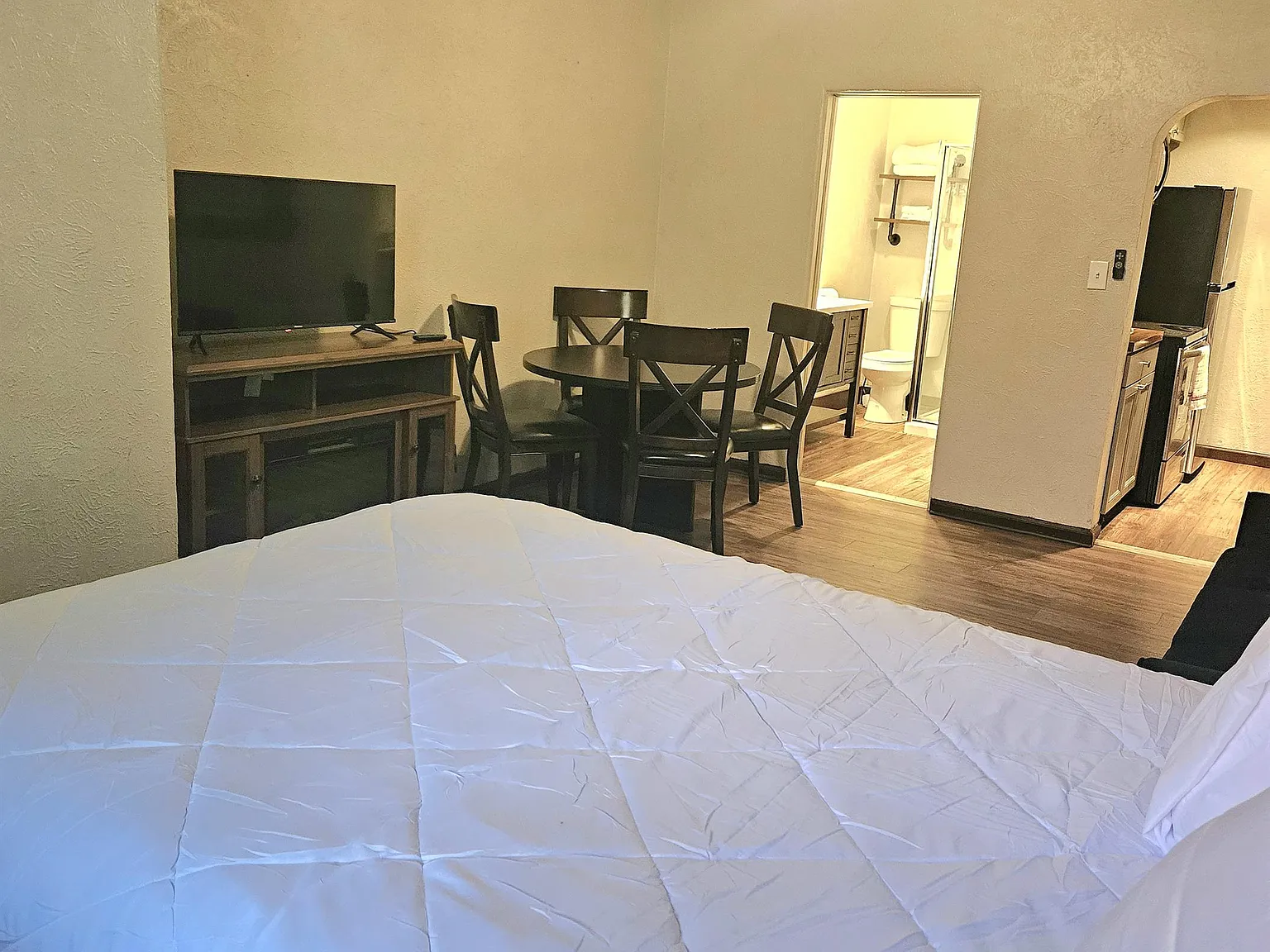 201 W Main (Florence Hotel Apartments) - 2 — Photo 4