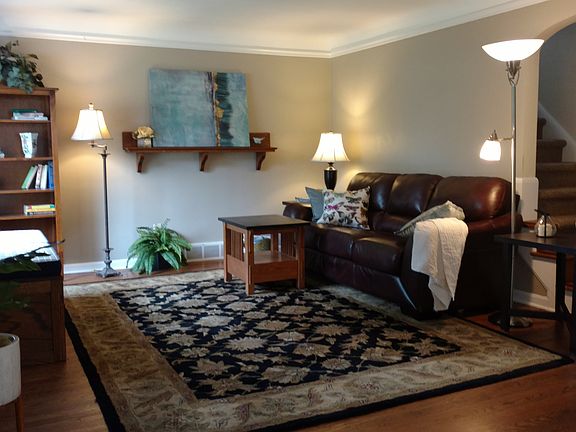 Oak flooring on 1st level