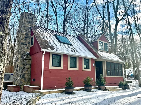 2960 Owego Tpke, Hawley, PA 18428