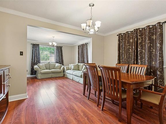 4th image of 319 Warrington Dr
