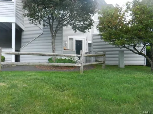 33 Country Pl, Shelton, CT 06484