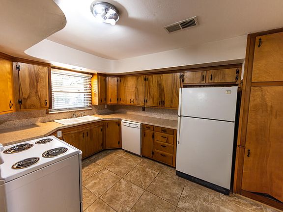 4th image of 3501 46th St