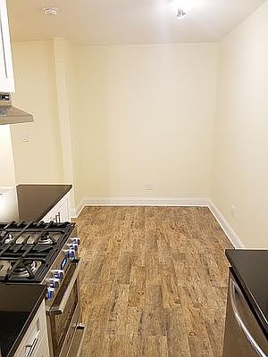 4th image of 2079 32nd St APT B1