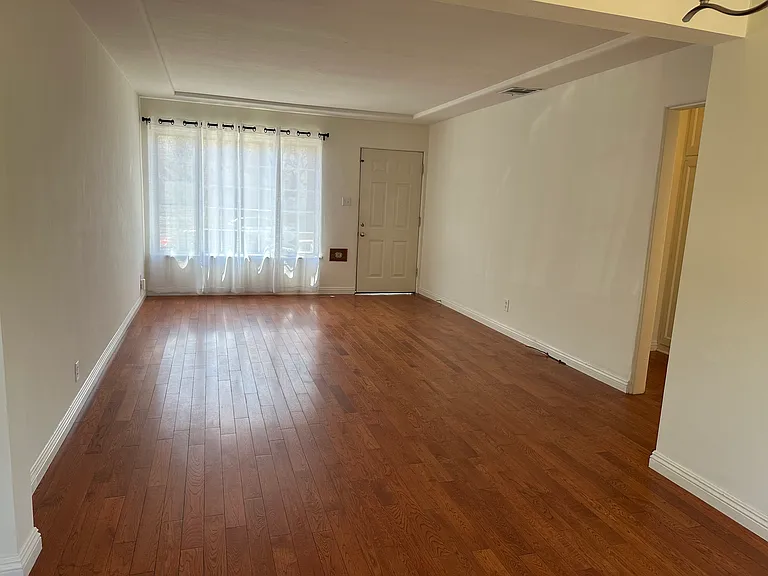 1531 Dixon St — Photo 5