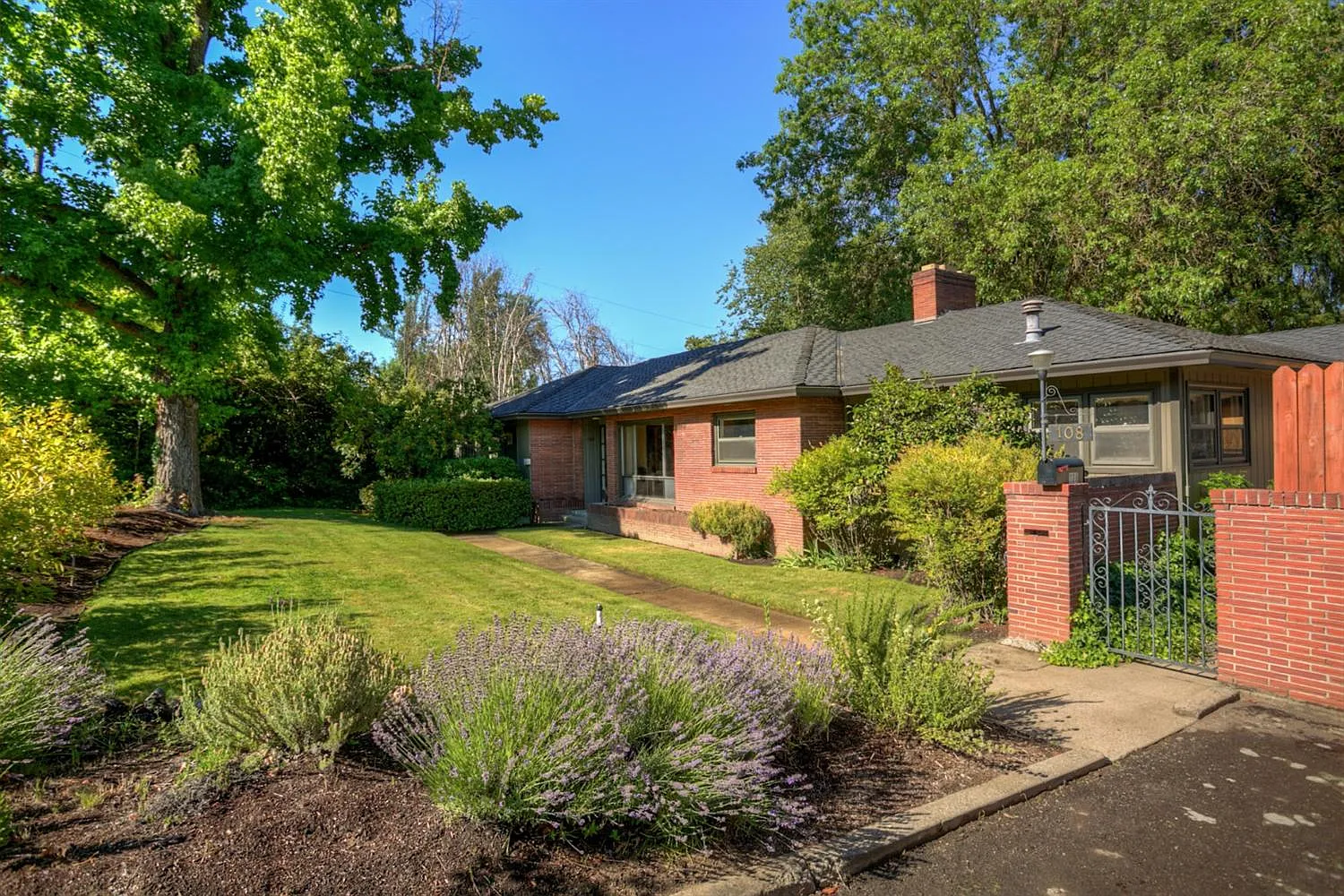 108 Highland Dr photo 1