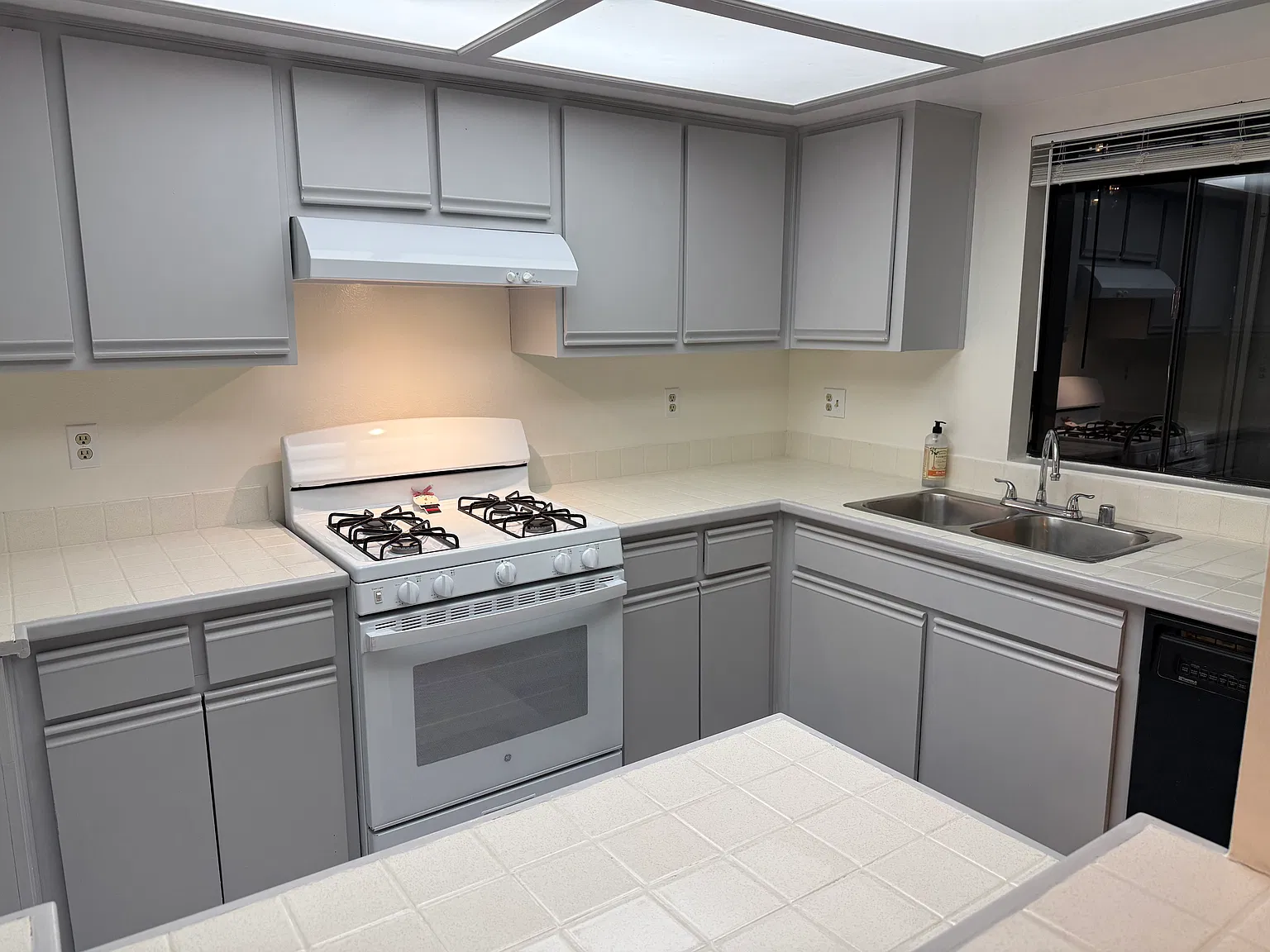 617 N Kenwood Street — Photo 3