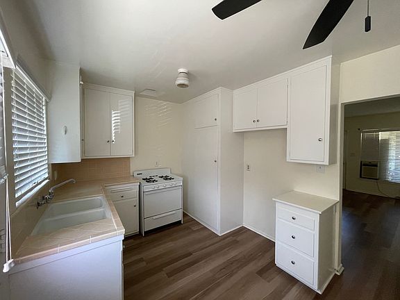 3rd image of 10452 S Santa Gertrudes Ave