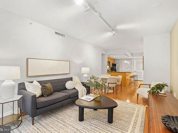 5th image of 912 F St NW #201