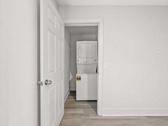 5th image of 605 40th Ave N #E