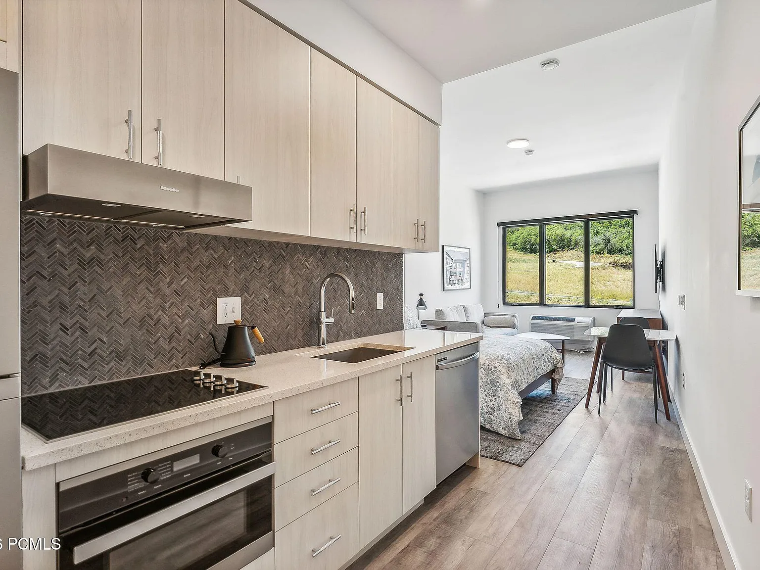 Studio, 1.0 bath, 402 sqft, $1,600 — Photo 2
