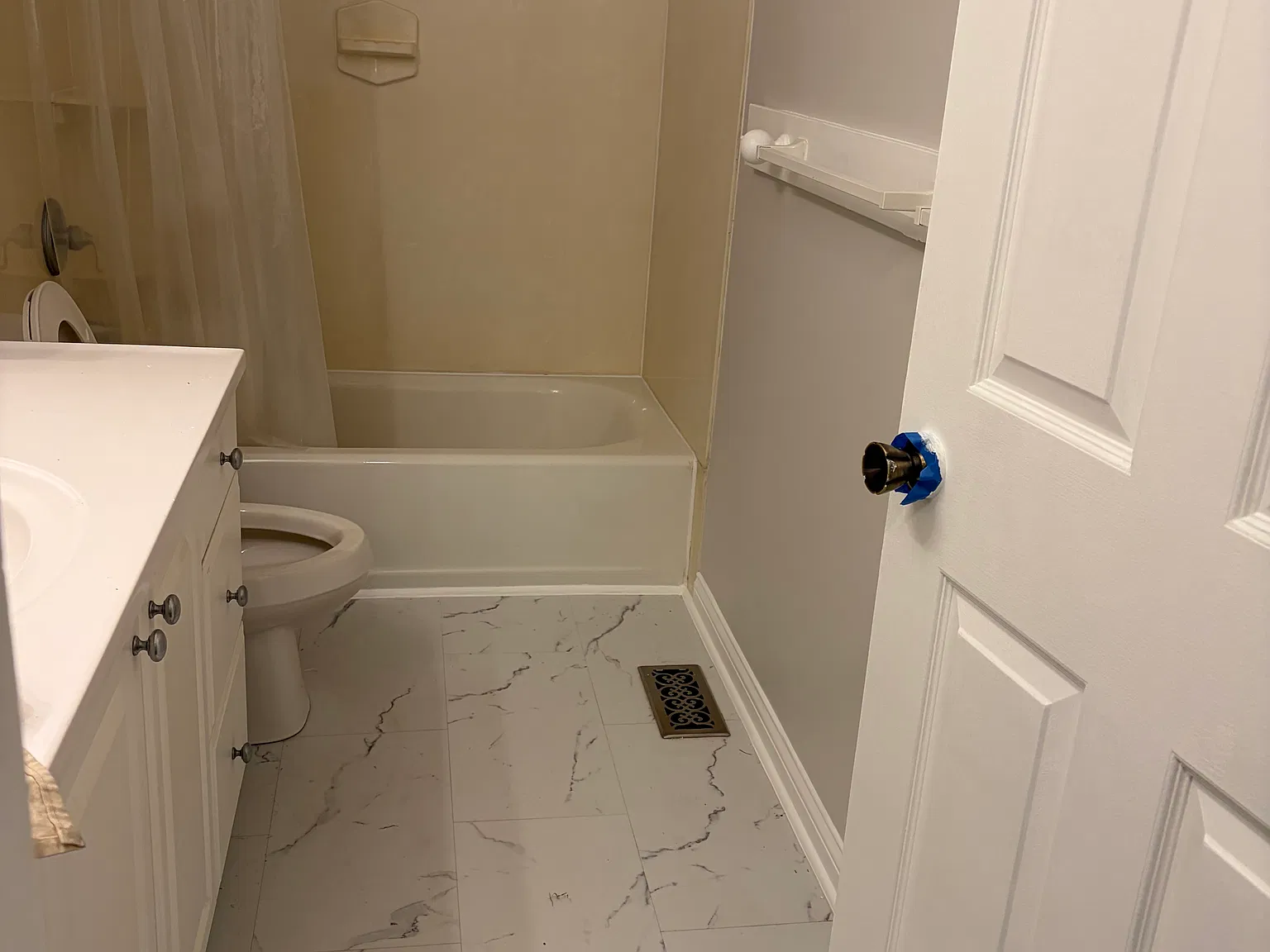 3 bed, 1.5 bath, 1400 sqft, $1,800 — Photo 2