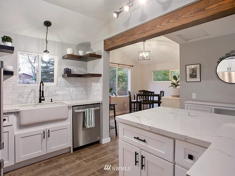 2809 Alderwood Ave — Photo 1