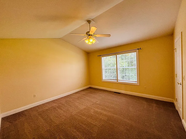 230 Willow Oak Dr — Photo 5