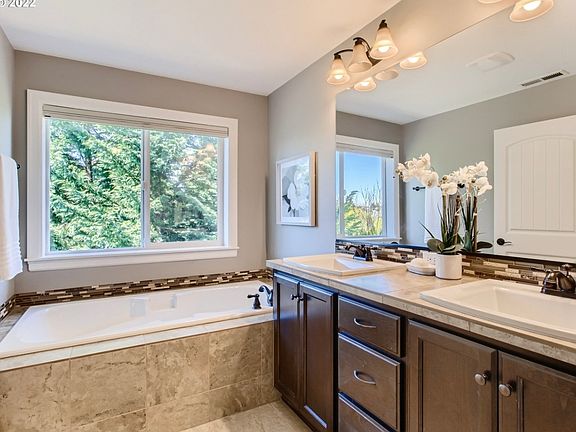 5th image of 18857 Tanoak Way