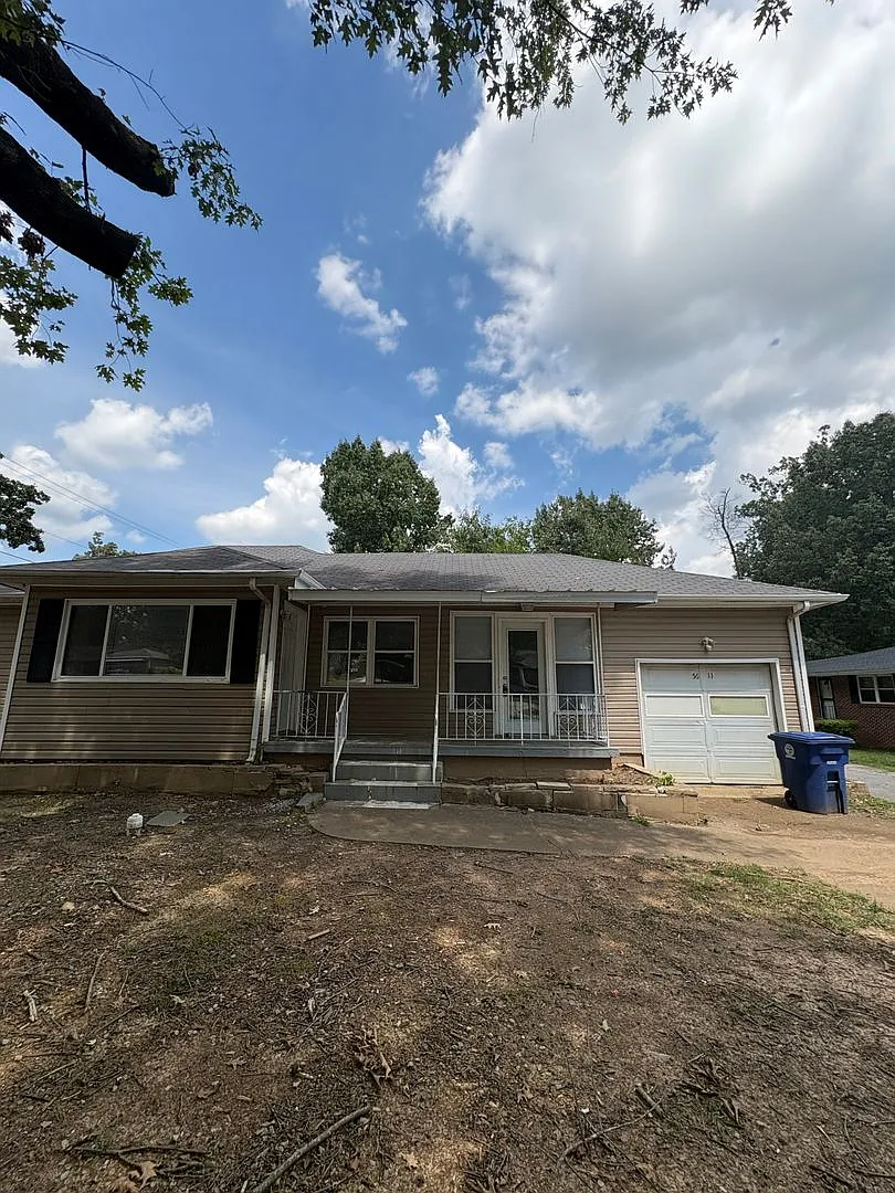 5 bedroom House — Photo 2