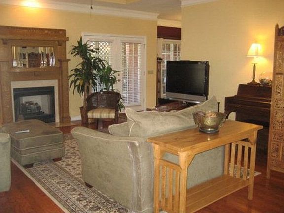 3rd image of 315 Brookside Dr
