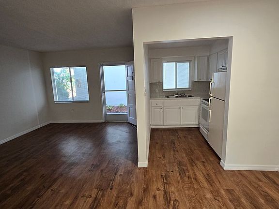 2nd image of 516 12th Ave NE APT 9