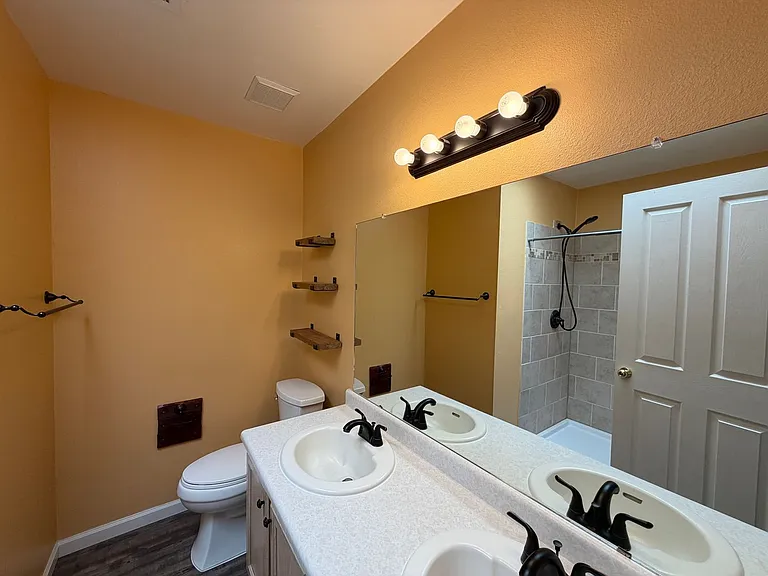 1941 Lee Loop NE — Photo 14