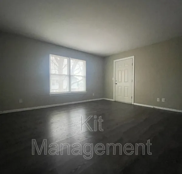 2900 W Dean Rd — Photo 6
