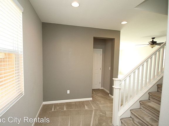 4th image of 8946 Great Rock Cir