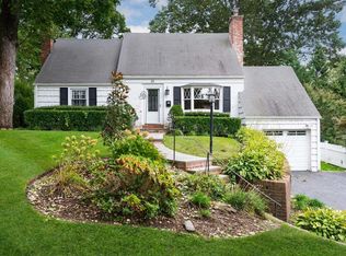 21 Essex Ct, Port Washington, NY 11050