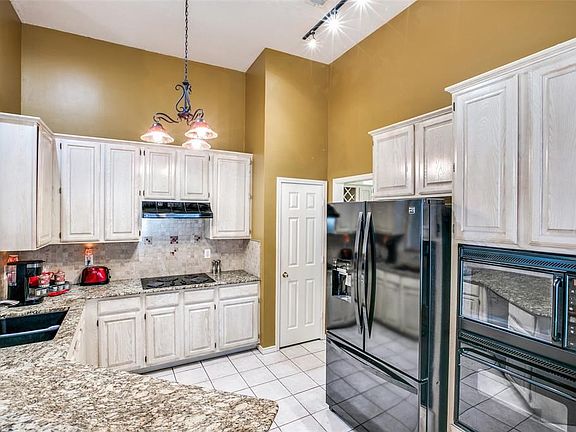 2nd image of 3532 Briargrove Ln