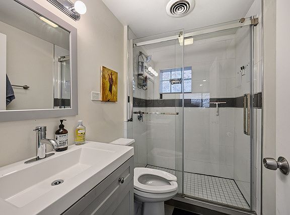 2nd image of 1851 W Chicago Ave APT 2F