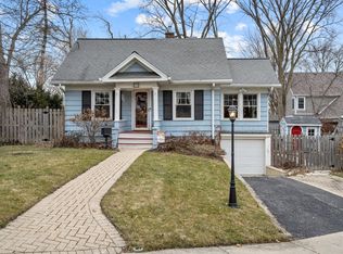 872 Hill Ave, Glen Ellyn, IL