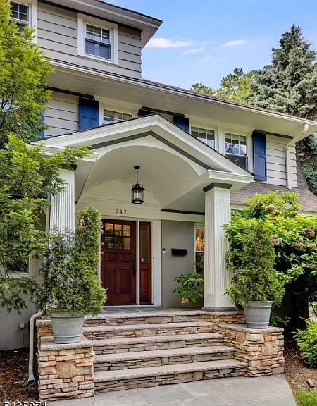 242 Forest Ave — Photo 4