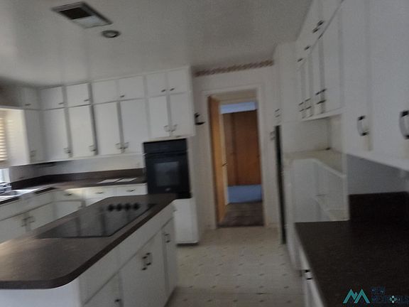 5th image of 1522 Hogan St