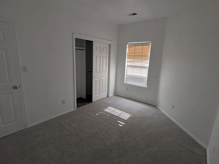 7240 Boxwood Ave NE — Photo 15