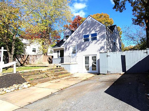 2nd image of 1017 Sharon Dr