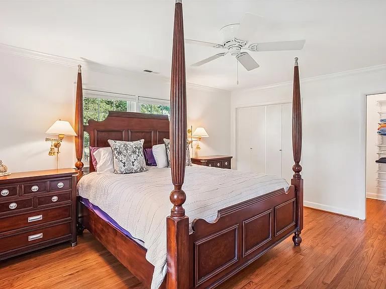 532 Trippe Ave — Photo 14