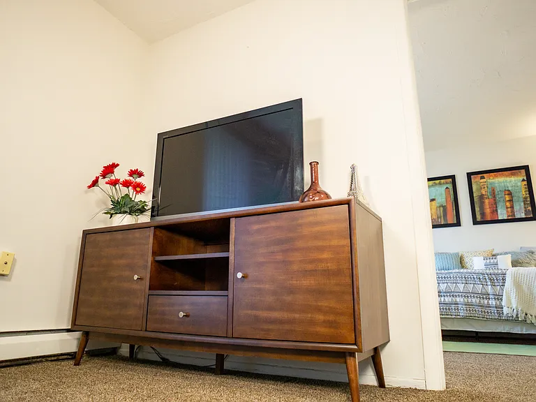 College Towers Apartments — Photo 26