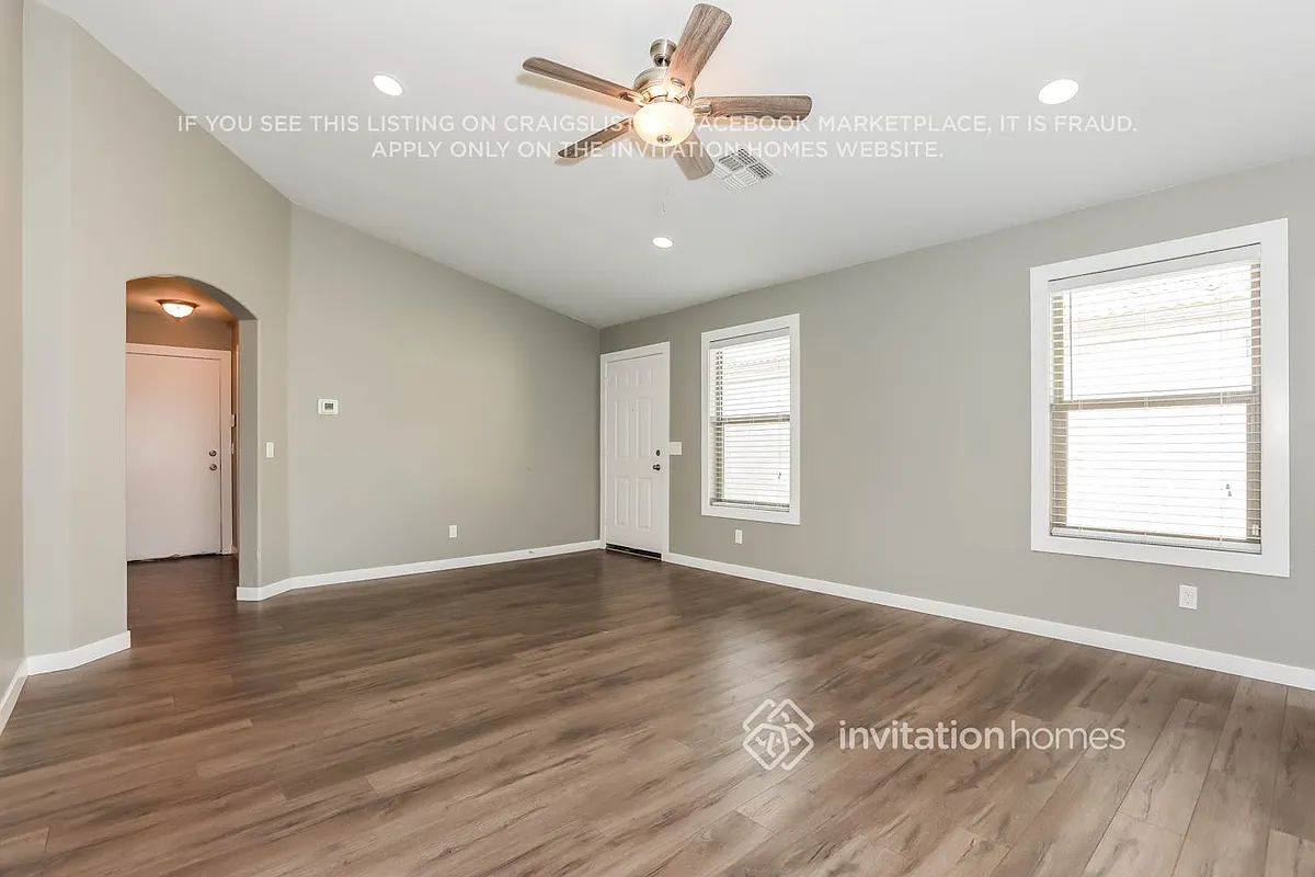 Building Photo - 23763 N Desert Dr
