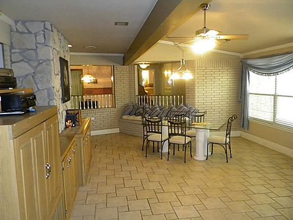 3rd image of 118 Chapman Cir