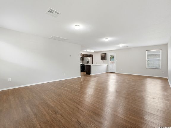 5th image of 4714 Everett Loop