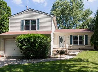 144 Glen Lake Dr, Bolingbrook, IL 60440