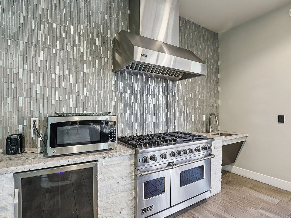 Gourmet Kitchen and Cooking Area Clubhouse
