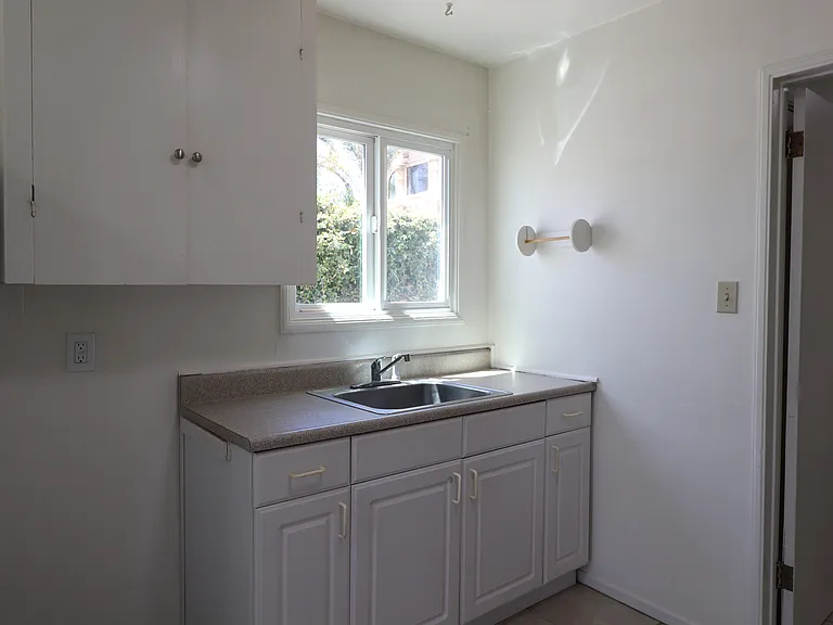116 S Halcyon Rd — Photo 13