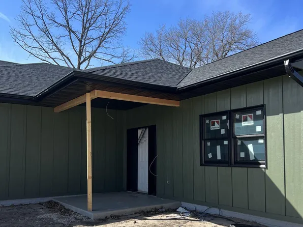 2559 River Rd, Decorah, IA 52101