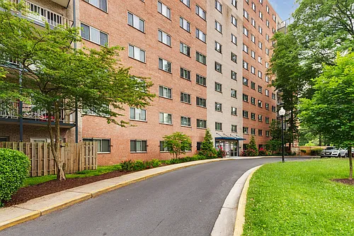 Parkview Towers Photo 1