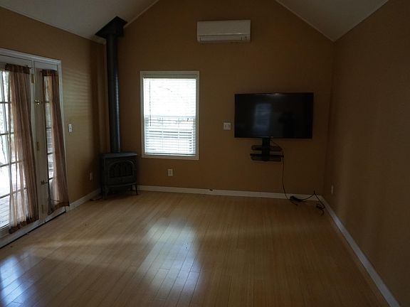 2nd image of 728 Vrona Ave
