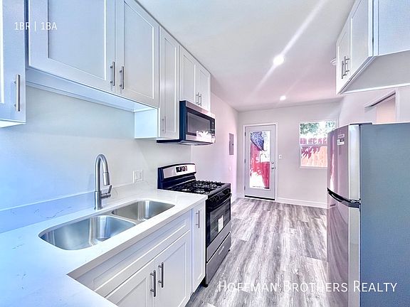 3rd image of 420 N Sierra Bonita Ave #1/4