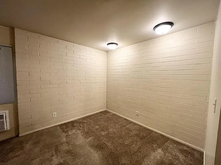 599 N Darwin St #9 — Photo 9