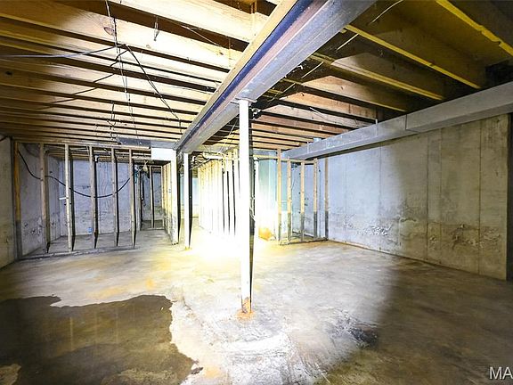 27th image of 2101 E Obear Ave