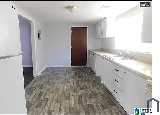 3 bed, 1110 sqft, $1,300 — Photo 3
