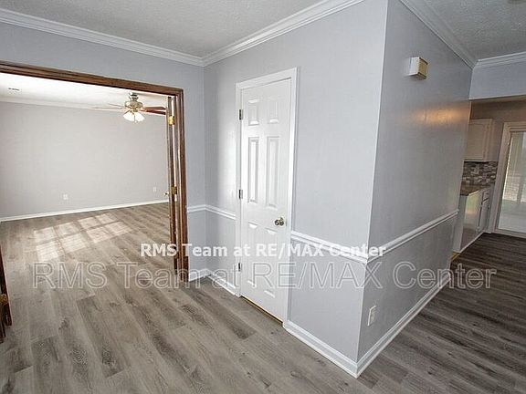 2nd image of 1890 Surrey Hill Cir