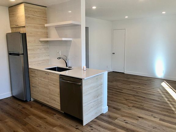 2nd image of 5302 Cahuenga Blvd APT 102