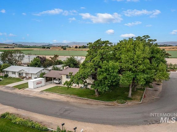 3rd image of 302 River View Dr